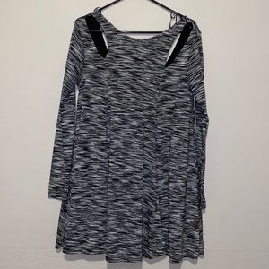 Black & White Dress w/Cut Outs - L